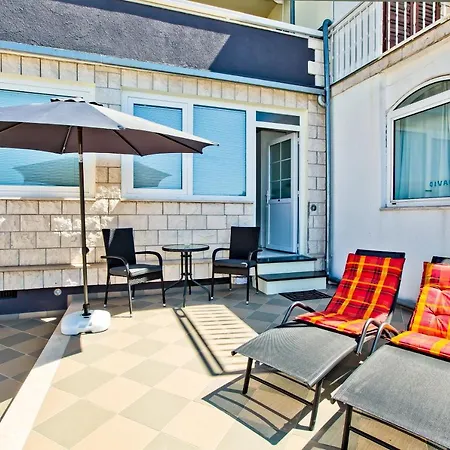 Dorijan In Beautiful House هفار