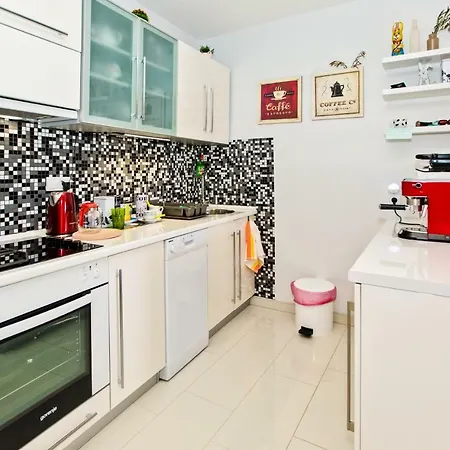 Dorijan In Beautiful House * 흐바르