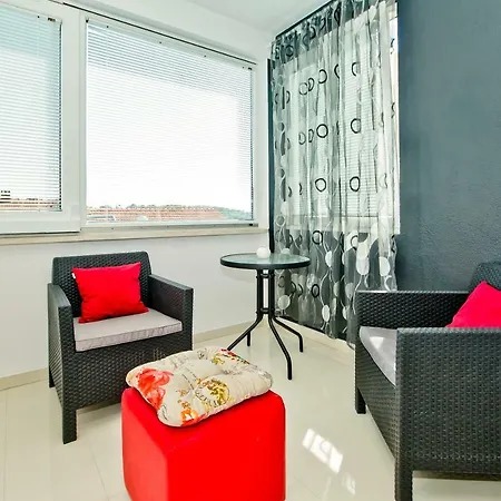 Dorijan In Beautiful House هفار