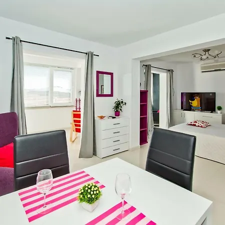 Dorijan In Beautiful House