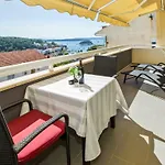 Dorijan In Beautiful House * 赫瓦尔