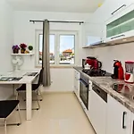公寓 Dorijan In Beautiful House