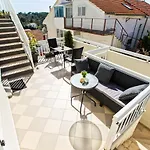 Dorijan In Beautiful House 赫瓦尔