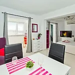 Dorijan In Beautiful House