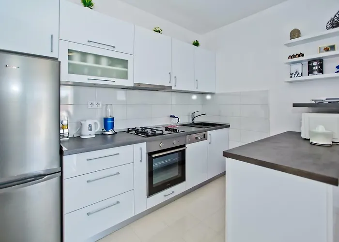 Apartment Dorijan In Beautiful House