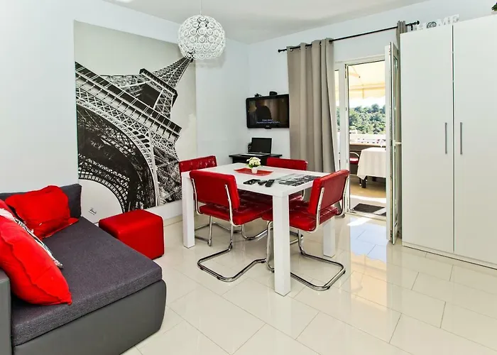 Dorijan In Beautiful House *