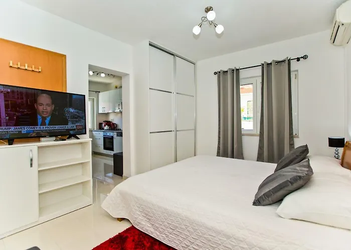 Dorijan In Beautiful House Apartment Hvar Town