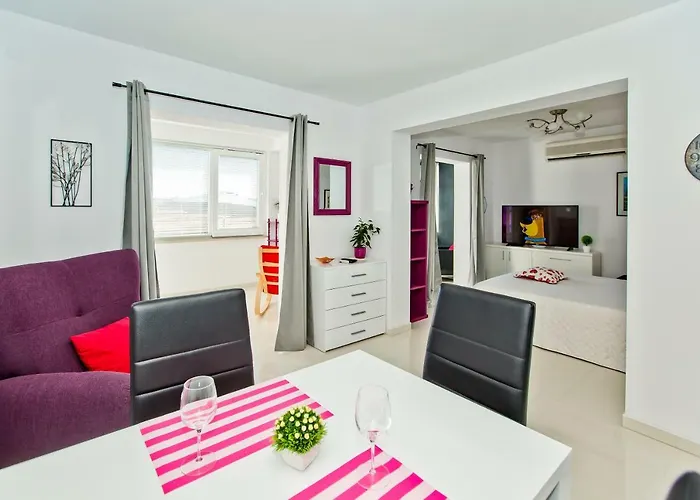 Dorijan In Beautiful House