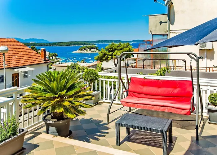 Dorijan In Beautiful House Apartamento Hvar Town