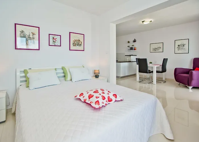 Dorijan In Beautiful House