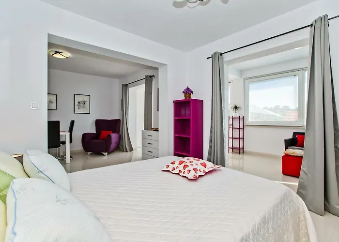 Dorijan In Beautiful House Apartamento